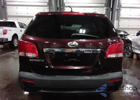 2011 Kia Sorento Base z USA, uszkodzony, nr VIN 5XYKT4A21BG152311